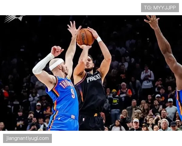 布克无球跑动占比提升，高效输出改变太阳进攻结构