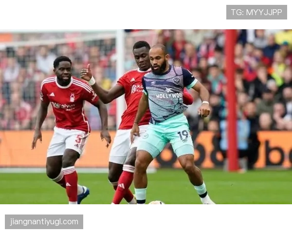 曼联战术体系缺乏稳定性，近期表现波动，对争冠形势产生影响